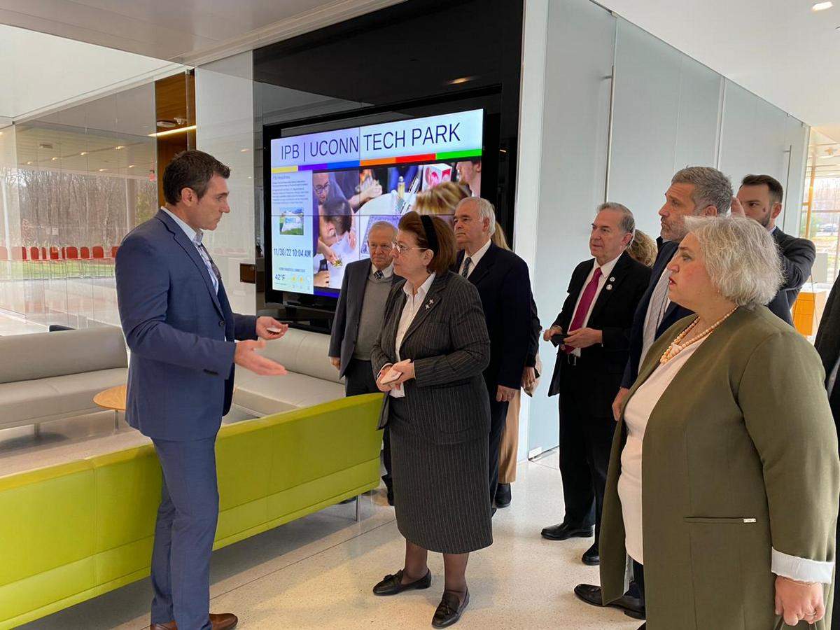 με καθηγητή Μάνο Αναγνώστου και την Πρέσβη Αλεξάνδρ