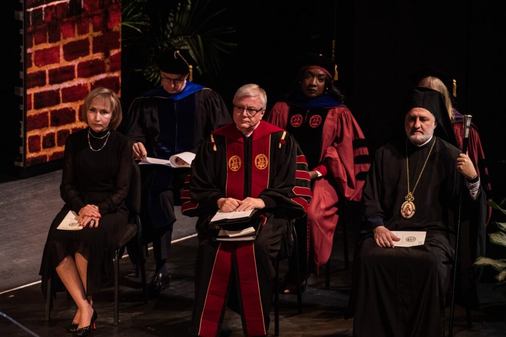 Στο University of South Carolina των ΗΠΑ ο Αρχιεπίσκοπος Αμερικής Ελπιδοφόρος, όπου χαιρέτησε την τοποθέτηση του Δρ. Mιχάλη Αμοιρίδη ως νέου Προέδρου 1 αμιριδισ2