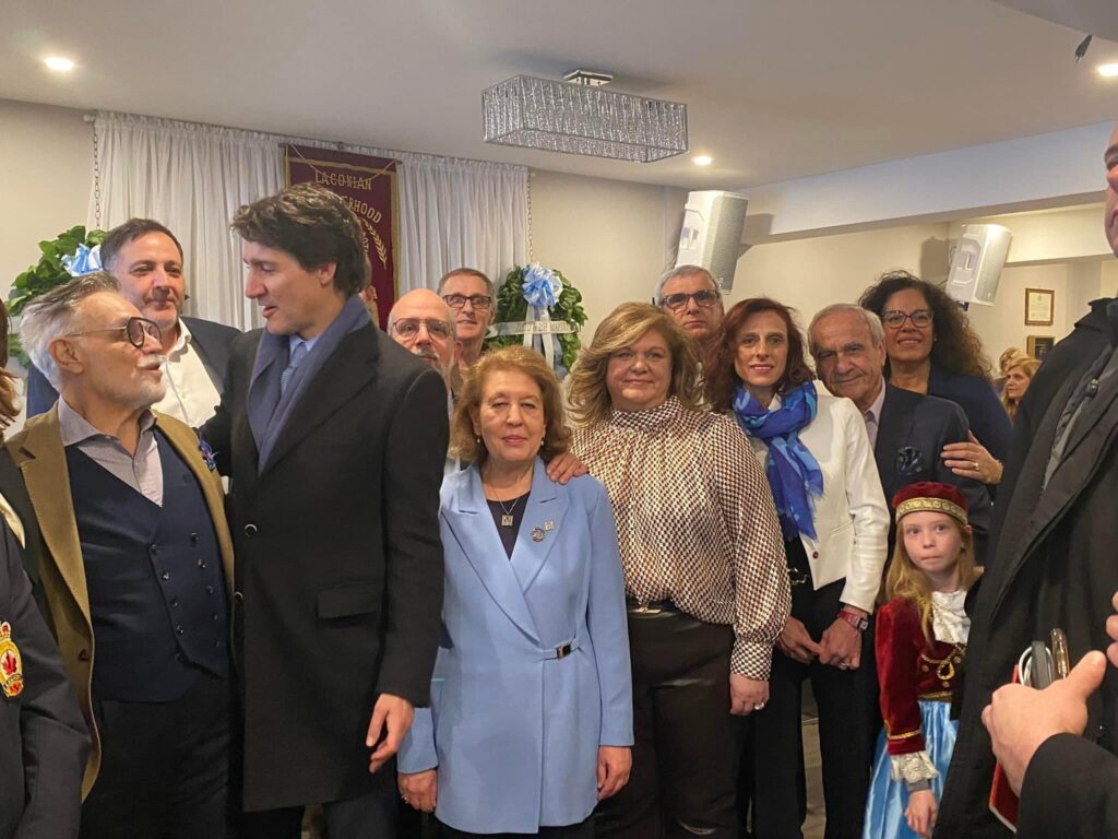 Καναδάς. Ενθουσιώδης η Ελληνική Παρέλαση στο Μοντρεάλ Παρά τα Σύννεφα στον Ορίζοντα! 5 337269467 3442642175948993 4310843114847223186 n
