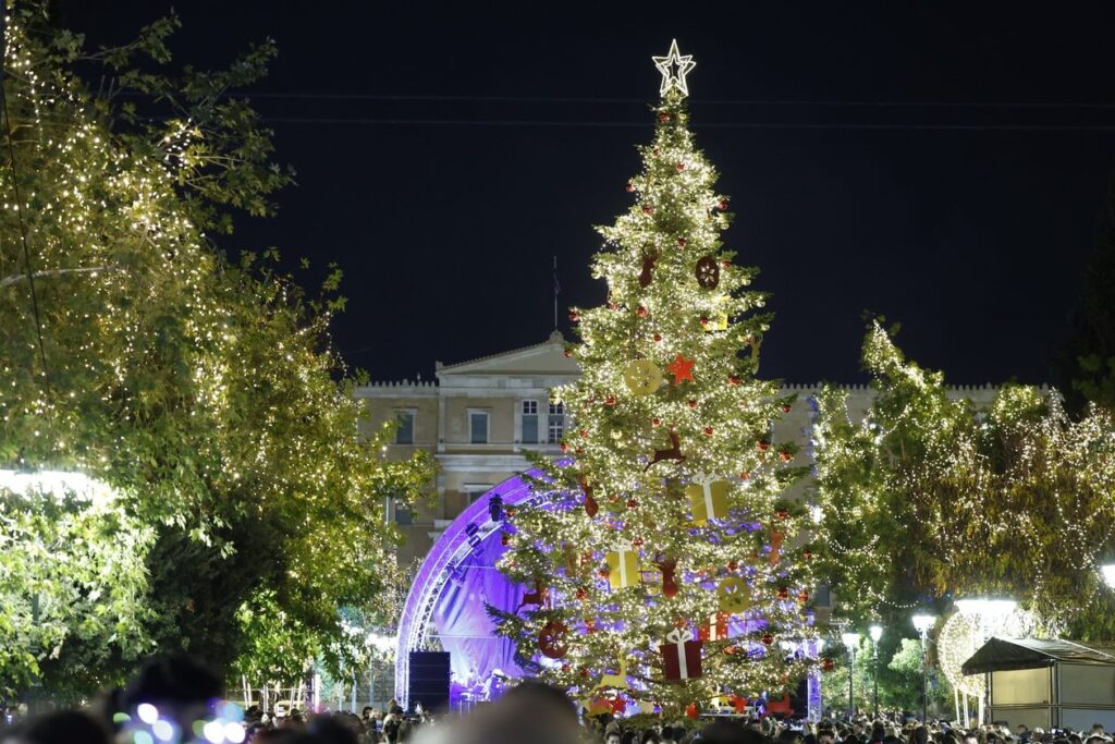 The City of Athens Christmas tree lighting ceremony was held at Syntagma Square on Thursday evening 6 XRISTOUGENNA ATHINA 2