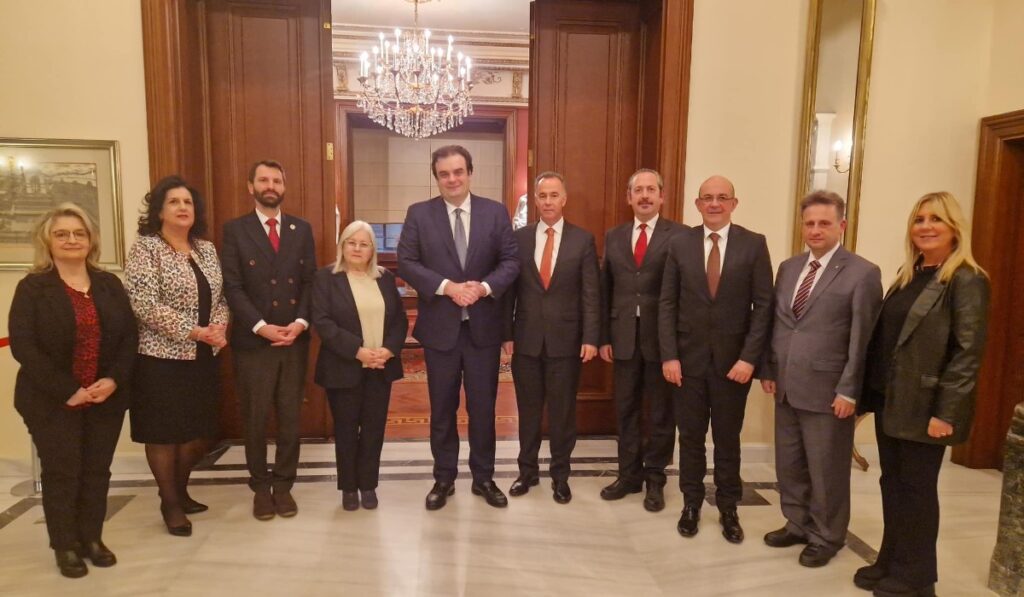 Κωνσταντινούπολη. Επίσκεψη Πιερρακάκη με τους Διευθυντές των ομογενειακών σχολείων, καθώς και με εκπροσώπους της Ομογένειας 8 pierrakakis