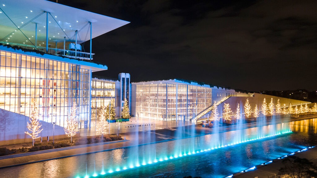 The Stavros Niarchos Foundation Cultural Center Christmas Worldcomes to life on ERT World (12.00 PM New York) 10 Χριστούγεννα στο ΚΠΙΣΝ φωτογραφία Νίκος Καρανικόλας 2