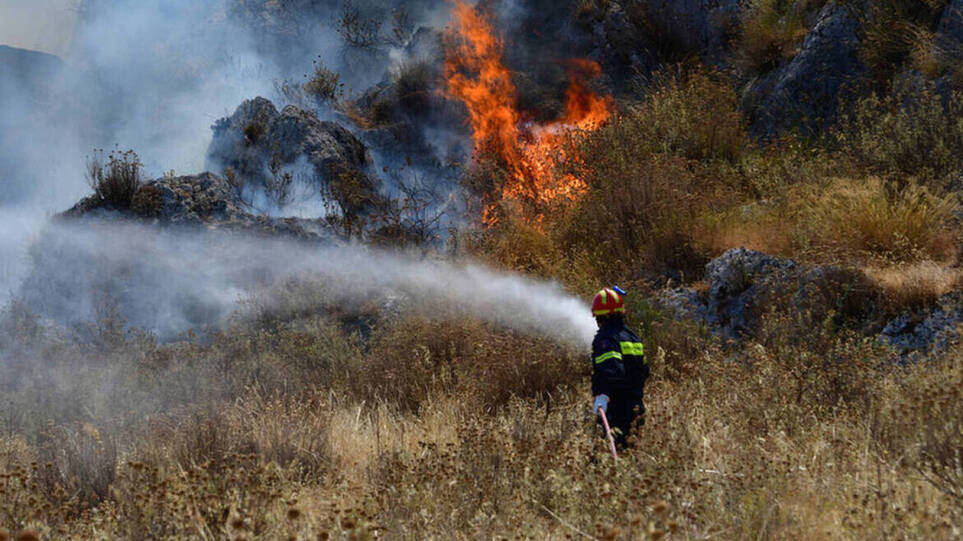 Σε πύρινο κλοιό η Αττική. Τιτάνια μάχη για τον περιορισμό της 1 fotia 1 1