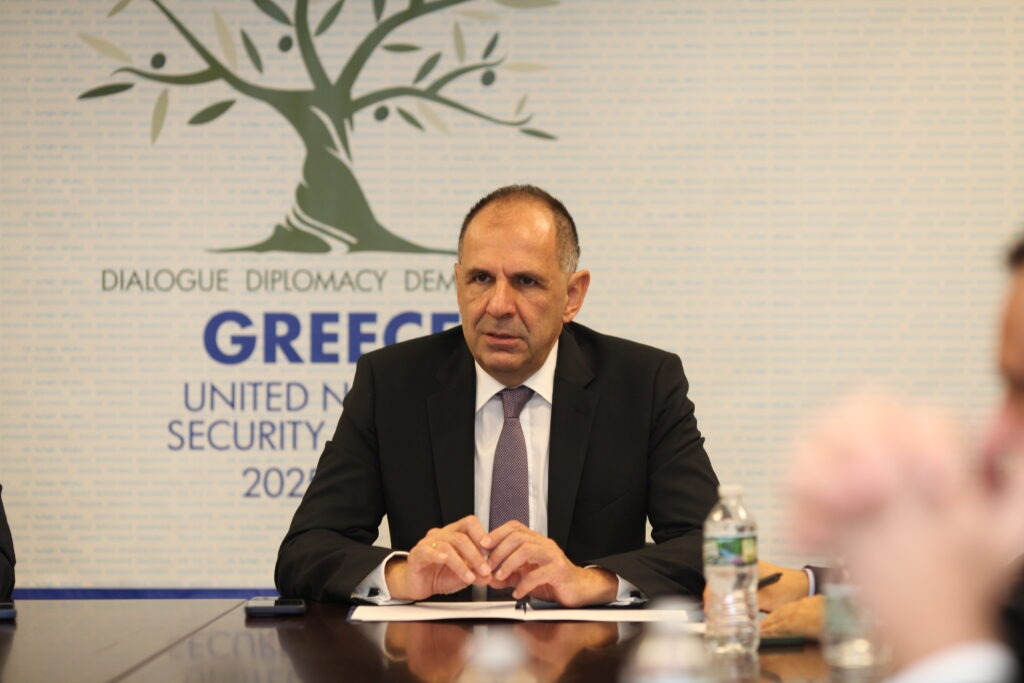 Ο υπουργός εξωτερικών Γ. Γεραπετρίτης ενημερώσε τους δημοσιογράφους για τις επαφές του κατά τη διάρκεια της Γενικής Συνέλευσης του ΟΗΕ στη Νέα Υόρκη 1 IMG 3347