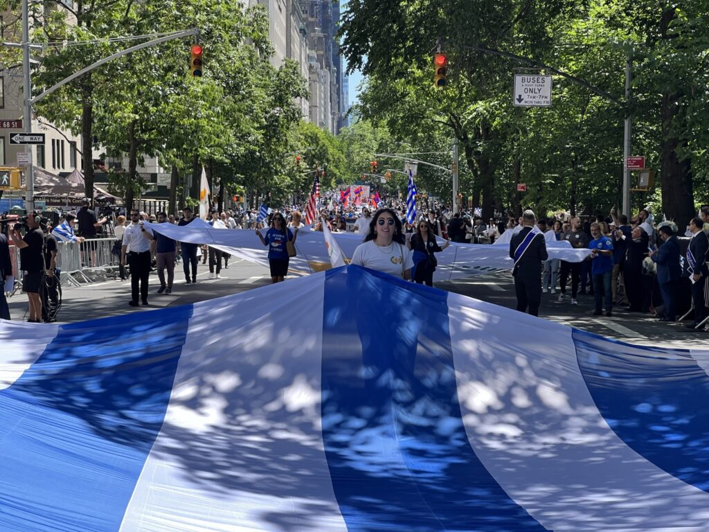 PARADE 1