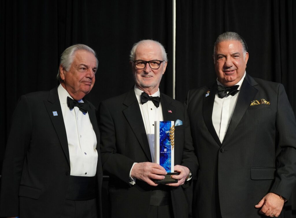 Σικάγο. Εορταστική ατμόσφαιρα, ξέφρενη διασκέδαση, αλλά και συγκίνηση στην συναυλία του Κωνσταντίνου Αργυρού 2 1