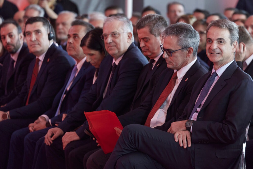 «Οικοδομούμε την Ελλάδα που παράγει και εξάγει» Στα εγκαίνια της νέας γραμμής παραγωγής της Coca-Cola 3Ε στο Σχηματάρι ο Έλληνας Πρωθυπουργός 1 26 05 19 0002 DPN0059