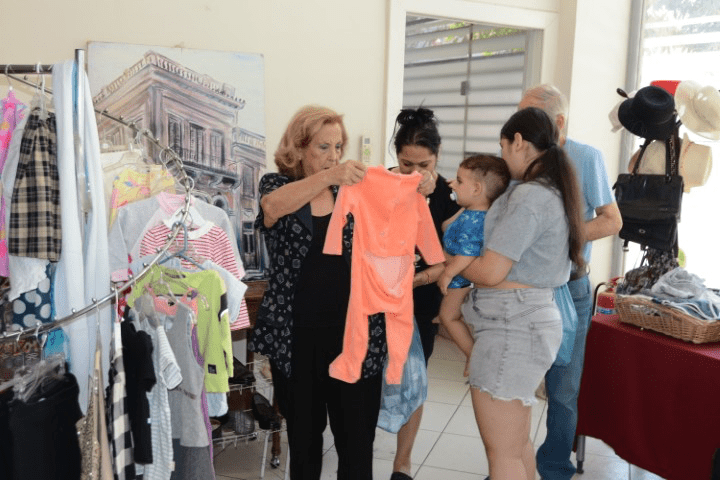 Το Hellenic Relief Foundation που εδρεύει στη Νέα Υόρκη, πραγματοποίησε την καθιερωμένη διανομή τροφίμων, ενδυμάτων και υποδημάτων 2 image 11